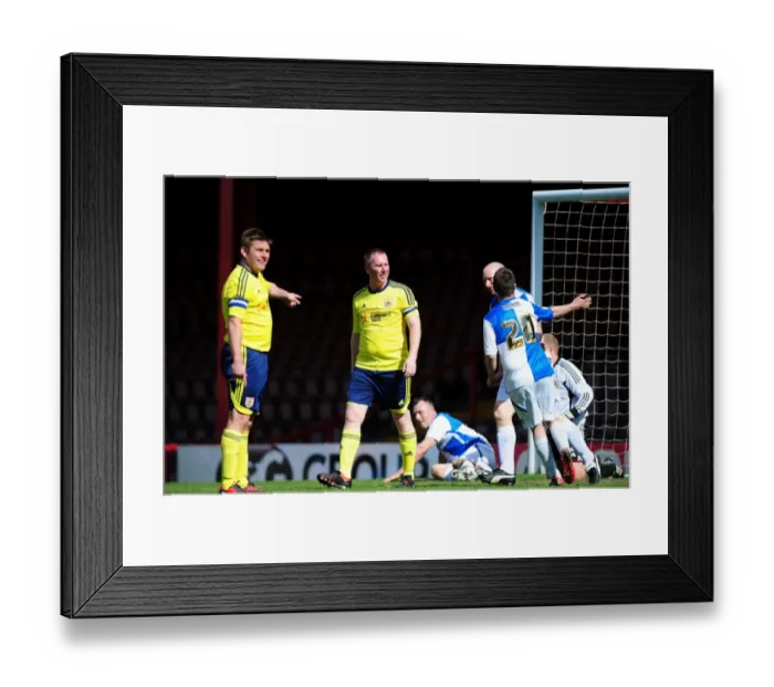 Framed Print : Bristol City vs. Bristol Rovers: The Passionate Fans Derby - Season 11-12 Framed Print : Bristol City vs. Bristol Rovers: The Passionate Fans Derby - Season 11-12