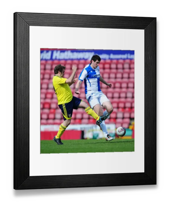 Framed Print : The Intense Derby: Bristol City vs. Bristol Rovers - Season 11-12 Framed Print : The Intense Derby: Bristol City vs. Bristol Rovers - Season 11-12