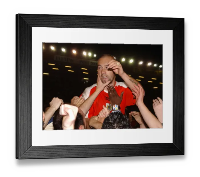 Framed Print : Bristol City FC: Christian Roberts in Action, Adored by the Fans