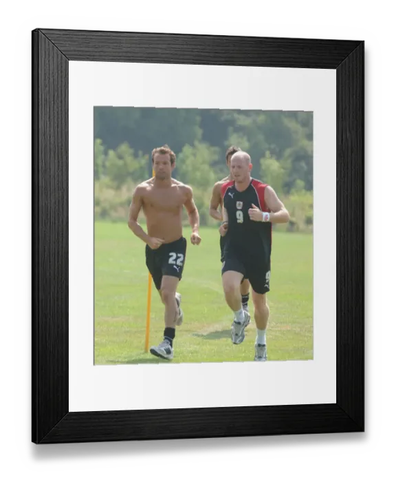 Framed Print : Bristol City FC: Training Sessions 06-07 - Behind the Scenes Framed Print : Bristol City FC: Training Sessions 06-07 - Behind the Scenes