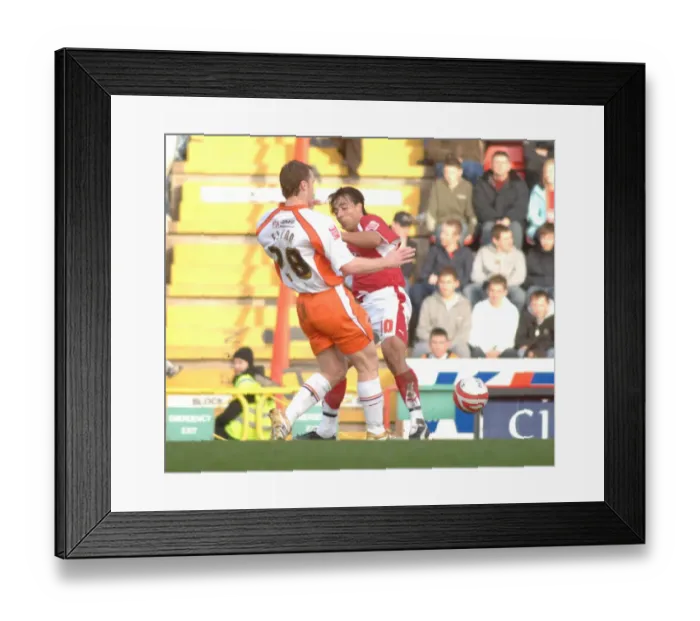 Framed Print : Bristol City's Nick Carle in Action Against Blackpool Framed Print : Bristol City's Nick Carle in Action Against Blackpool