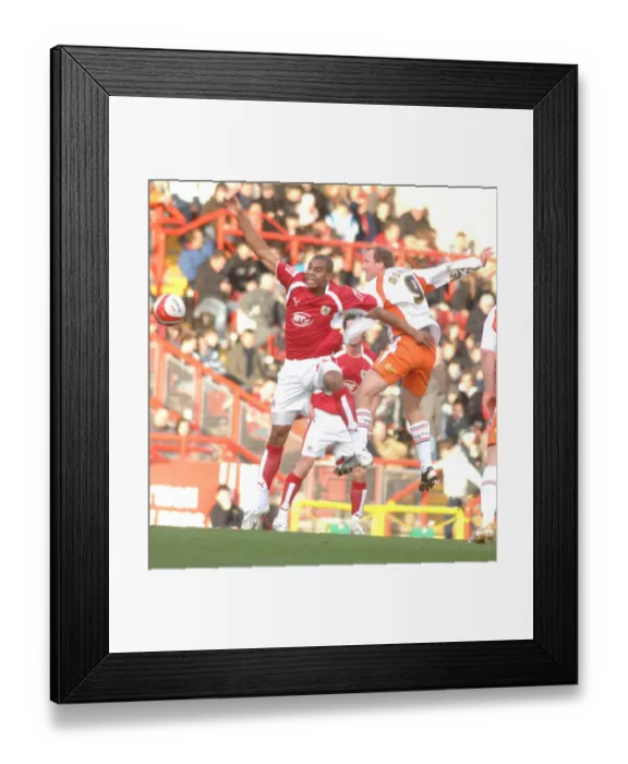 Framed Print : Marvin Elliott: In Action Against Blackpool (Bristol City vs. Blackpool) Framed Print : Marvin Elliott: In Action Against Blackpool (Bristol City vs. Blackpool)