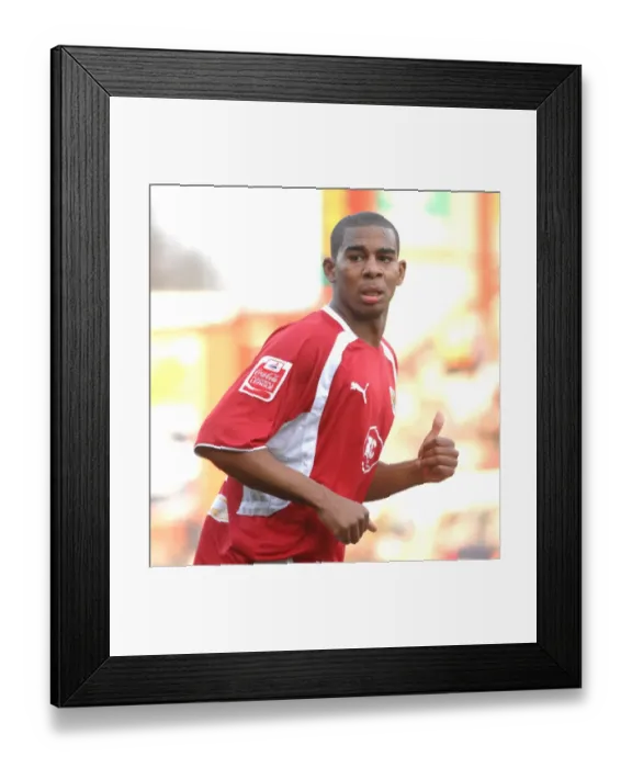 Framed Print : Marvin Elliott in Action for Bristol City Against Blackpool