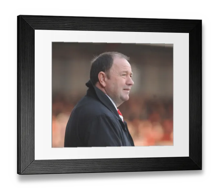 Framed Print : Gary Johnson in Action: Bristol City vs Blackpool Framed Print : Gary Johnson in Action: Bristol City vs Blackpool