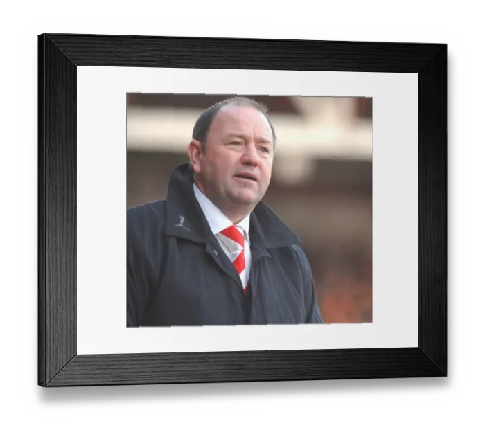 Framed Print : Gary Johnson in Action: Bristol City vs Blackpool Framed Print : Gary Johnson in Action: Bristol City vs Blackpool