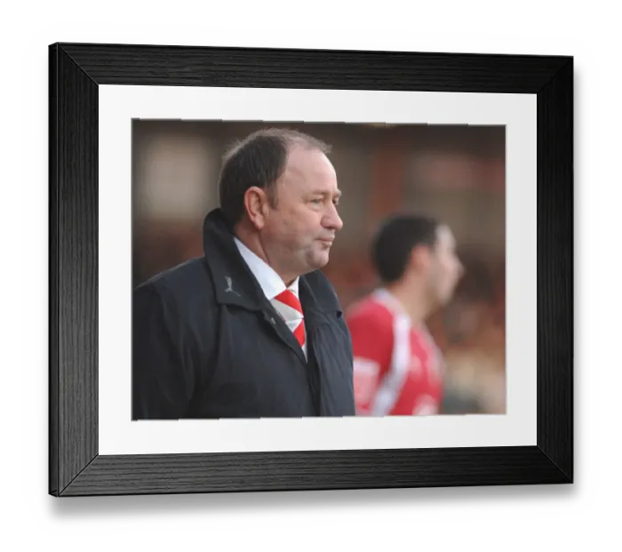 Framed Print : Gary Johnson in Action: Bristol City vs Blackpool Framed Print : Gary Johnson in Action: Bristol City vs Blackpool