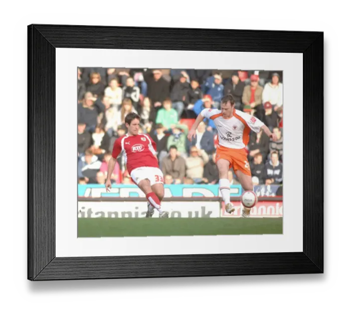 Framed Print : Bristol City's Lee Johnson in Action Against Blackpool Framed Print : Bristol City's Lee Johnson in Action Against Blackpool