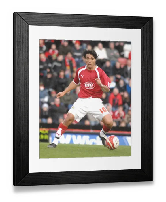 Framed Print : Nick Carle in Action for Bristol City vs Blackpool Framed Print : Nick Carle in Action for Bristol City vs Blackpool