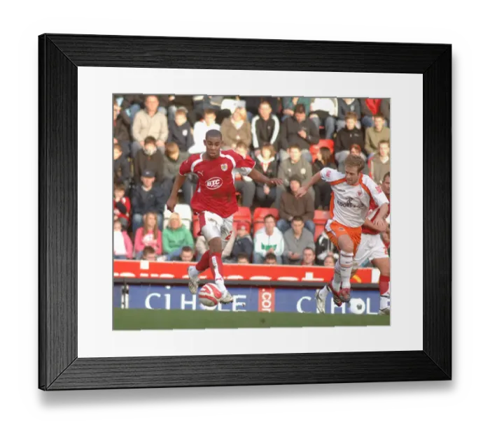 Framed Print : Marvin Elliott in Action: Bristol City vs Blackpool Framed Print : Marvin Elliott in Action: Bristol City vs Blackpool