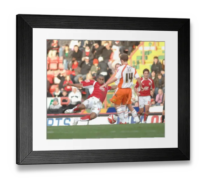 Framed Print : Marvin Elliott: Thrilling Moment at Bristol City vs Blackpool Framed Print : Marvin Elliott: Thrilling Moment at Bristol City vs Blackpool