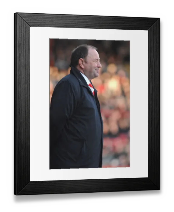 Framed Print : Gary Johnson in Action: Bristol City vs Blackpool Framed Print : Gary Johnson in Action: Bristol City vs Blackpool
