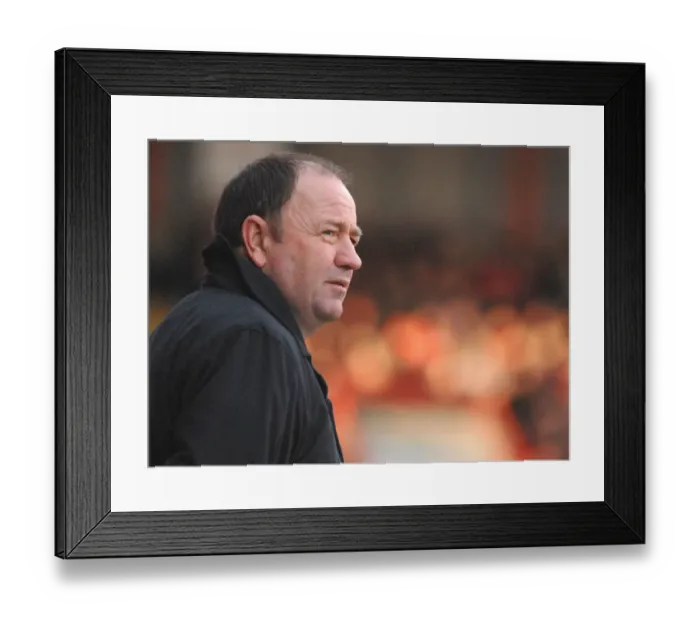 Framed Print : Gary Johnson in Action: Bristol City vs Blackpool Framed Print : Gary Johnson in Action: Bristol City vs Blackpool