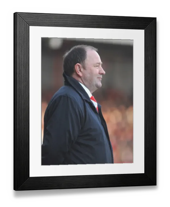 Framed Print : Gary Johnson in Action: Bristol City vs Blackpool Framed Print : Gary Johnson in Action: Bristol City vs Blackpool