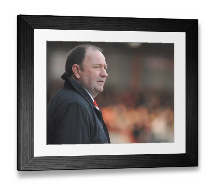 Framed Print : Gary Johnson in Action: Bristol City vs Blackpool Framed Print : Gary Johnson in Action: Bristol City vs Blackpool