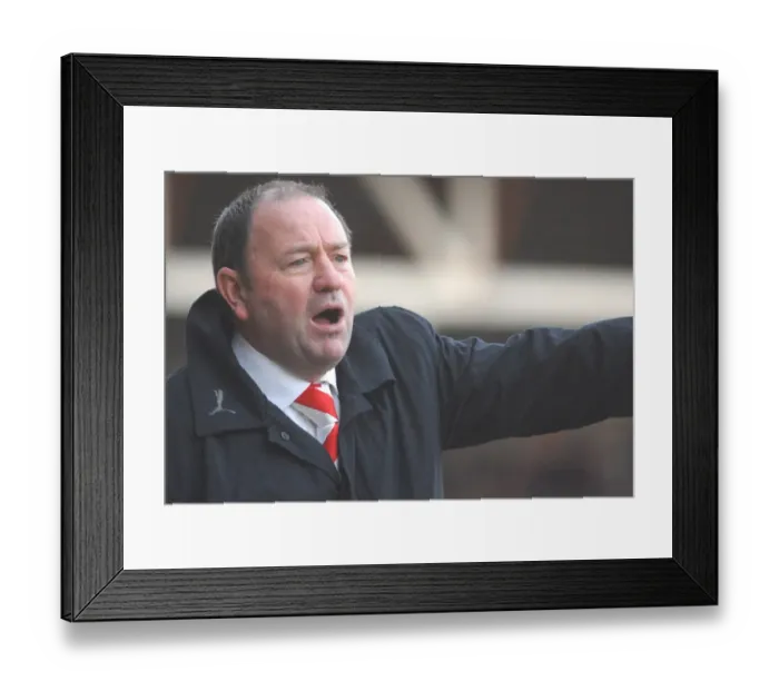 Framed Print : Gary Johnson in Action: Bristol City vs Blackpool Framed Print : Gary Johnson in Action: Bristol City vs Blackpool
