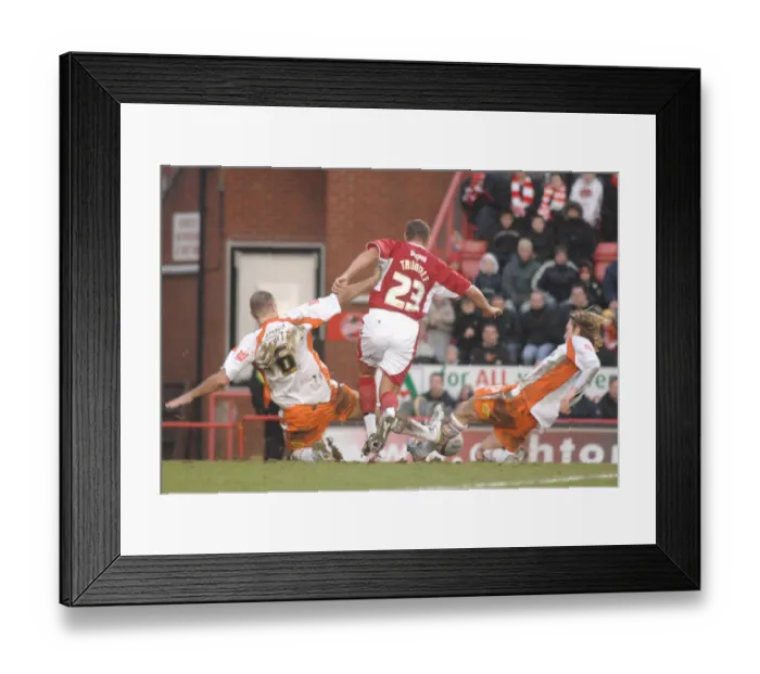 Framed Print : Lee Trundle Framed Print : Lee Trundle