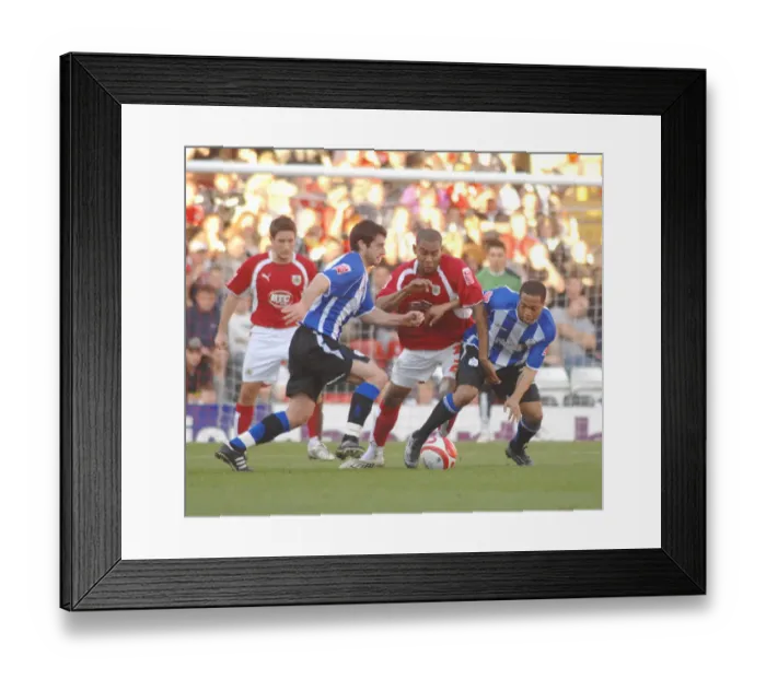 Framed Print : Marvin Elliott in Action: Bristol City vs Sheffield Wednesday Framed Print : Marvin Elliott in Action: Bristol City vs Sheffield Wednesday