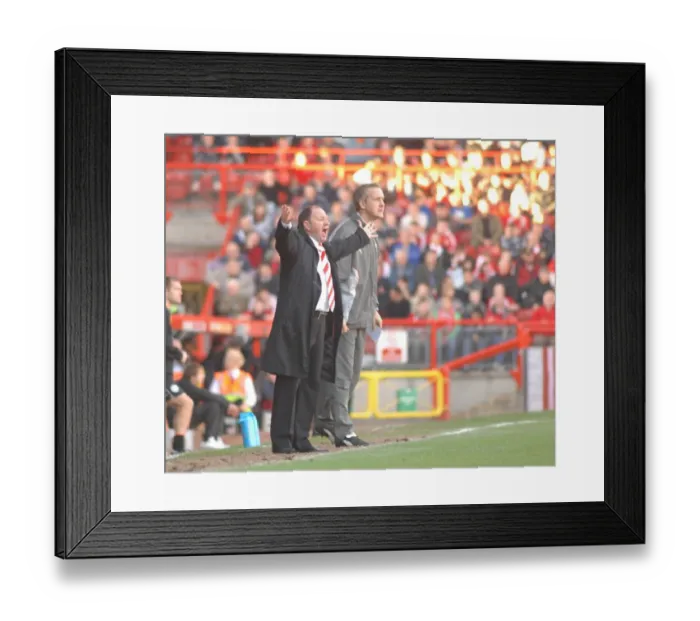 Framed Print : Gary Johnson in Action: Bristol City vs Sheffield Wednesday Framed Print : Gary Johnson in Action: Bristol City vs Sheffield Wednesday