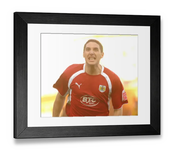 Framed Print : Bradley Orr in Action: Bristol City vs Sheffield Wednesday Framed Print : Bradley Orr in Action: Bristol City vs Sheffield Wednesday