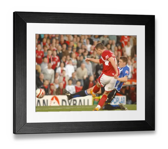 Framed Print : Michael McIndoe in Action: Bristol City vs Sheffield Wednesday Framed Print : Michael McIndoe in Action: Bristol City vs Sheffield Wednesday