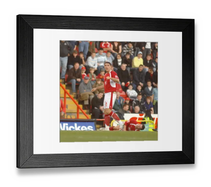Framed Print : Bradley Orr in Action: Bristol City vs Sheffield Wednesday Framed Print : Bradley Orr in Action: Bristol City vs Sheffield Wednesday