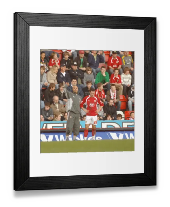 Framed Print : Ivan Sproule Nick Dawes Framed Print : Ivan Sproule Nick Dawes