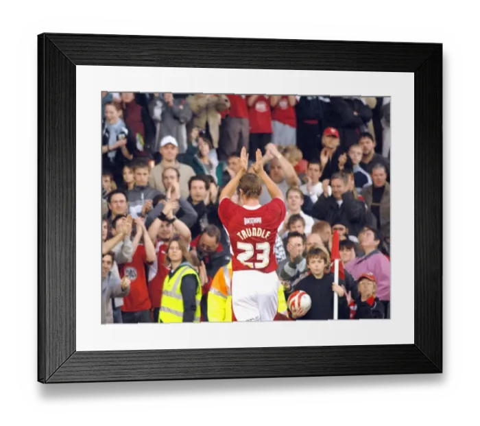Framed Print : Lee Trundle in Action: Bristol City vs Sheffield Wednesday Framed Print : Lee Trundle in Action: Bristol City vs Sheffield Wednesday