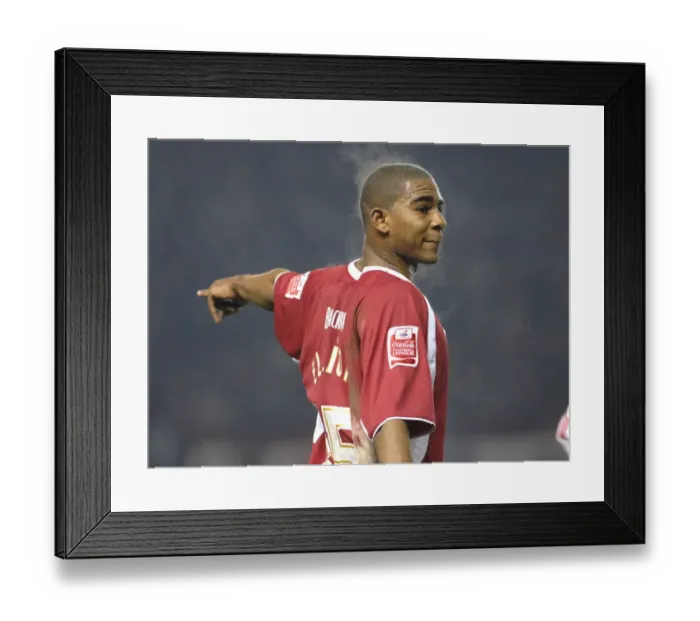Framed Print : Marvin Elliott in Action for Bristol City Against Crystal Palace