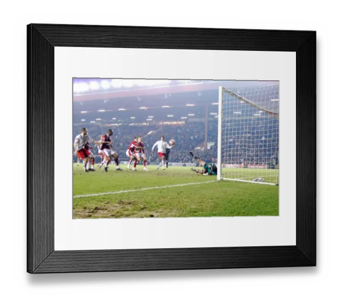 Framed Print : Bradley Orr in Action: Bristol City vs Crystal Palace Framed Print : Bradley Orr in Action: Bristol City vs Crystal Palace