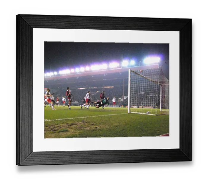 Framed Print : Bradley Orr in Action: Bristol City vs Crystal Palace Framed Print : Bradley Orr in Action: Bristol City vs Crystal Palace
