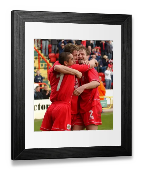 Framed Print : Bristol City FC: Triumphant Celebration - Peacock, Scott, Murray, Carey (02-03) Framed Print : Bristol City FC: Triumphant Celebration - Peacock, Scott, Murray, Carey (02-03)