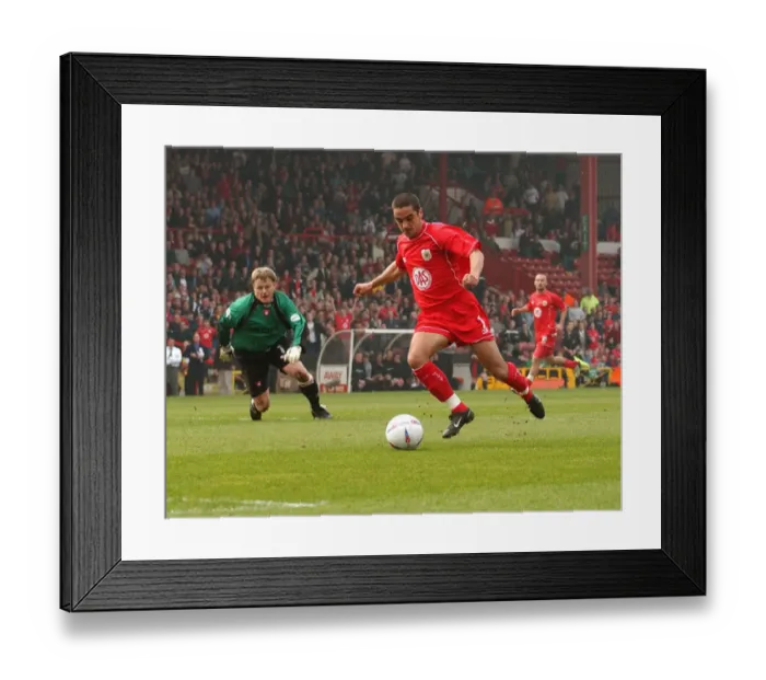 Framed Print : Scott Murray in Action for Bristol City Football Club (02-03) Framed Print : Scott Murray in Action for Bristol City Football Club (02-03)