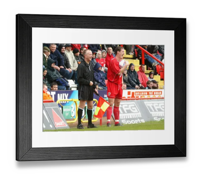 Framed Print : Bristol City FC: Lee Peacock's Intense Moment (02-03) Framed Print : Bristol City FC: Lee Peacock's Intense Moment (02-03)