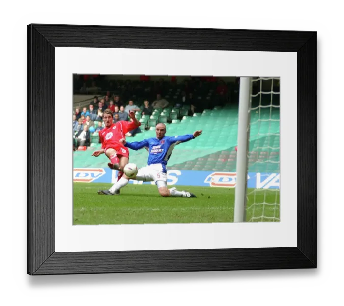 Framed Print : Lee Peacock LDV Framed Print : Lee Peacock LDV