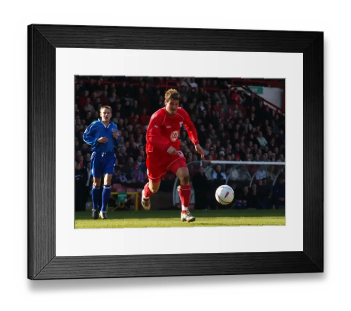 Framed Print : Lee Peacock: In Action for Bristol City FC (02-03) Framed Print : Lee Peacock: In Action for Bristol City FC (02-03)