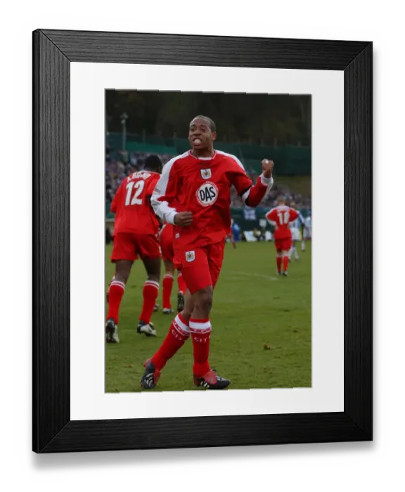 Framed Print : Matt Hill in Action for Bristol City Football Club (03-04) Framed Print : Matt Hill in Action for Bristol City Football Club (03-04)