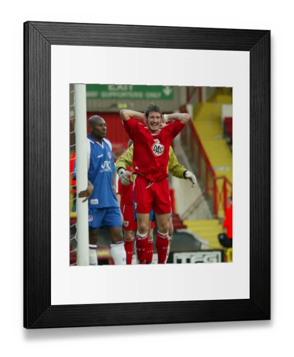 Framed Print : Bristol City FC: Lee Peacock in Action (03-04) Framed Print : Bristol City FC: Lee Peacock in Action (03-04)