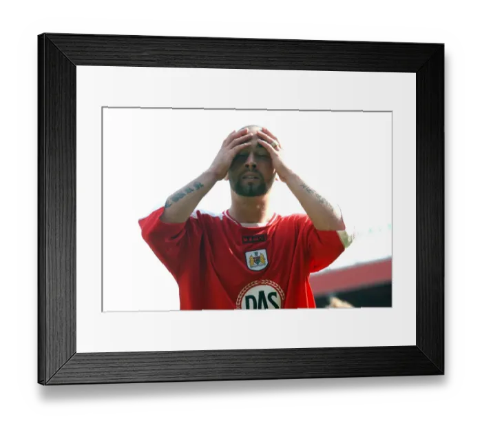 Framed Print : Christian Roberts in Action for Bristol City Football Club (03-04) Framed Print : Christian Roberts in Action for Bristol City Football Club (03-04)
