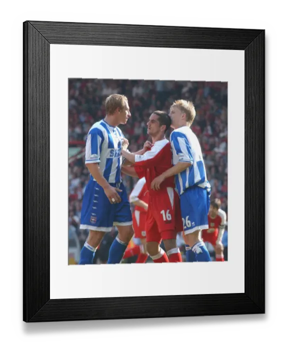 Framed Print : Scott Murray in Action (03-04) - Bristol City Football Club Framed Print : Scott Murray in Action (03-04) - Bristol City Football Club
