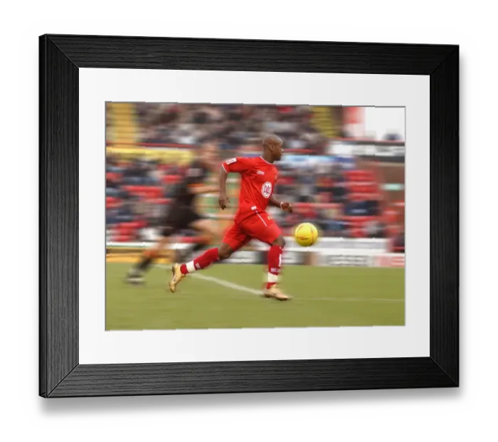 Framed Print : Bristol City: Leroy Lita in Action (2004-05) Framed Print : Bristol City: Leroy Lita in Action (2004-05)