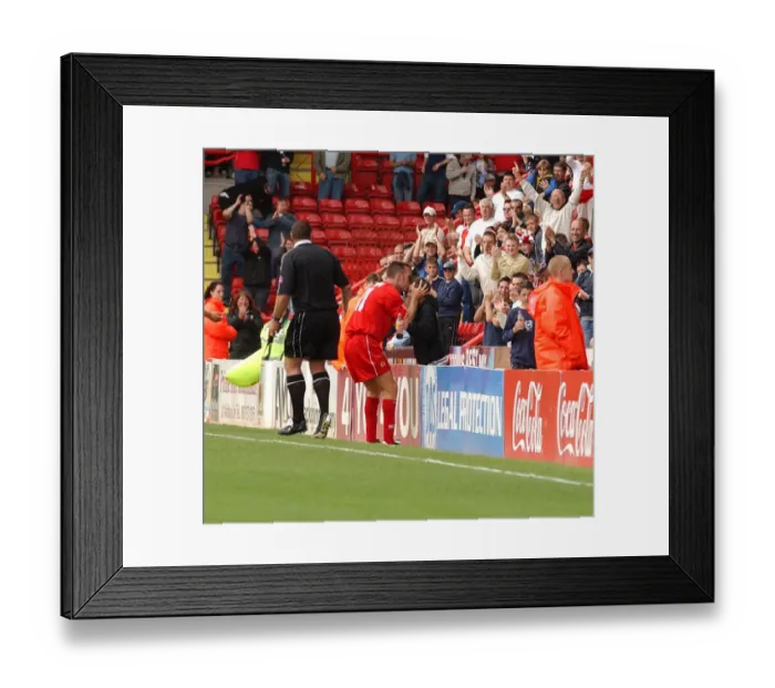Framed Print : Brian Tinnion in Action: 04-05 Season, Bristol City Football Club Framed Print : Brian Tinnion in Action: 04-05 Season, Bristol City Football Club