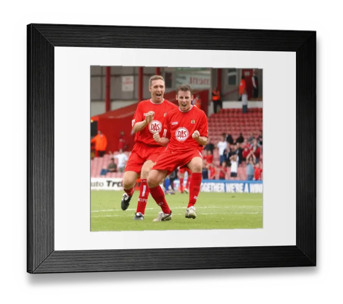 Framed Print : Bristol City FC: Wilkshire and Tinnion in Action (04-05) Framed Print : Bristol City FC: Wilkshire and Tinnion in Action (04-05)
