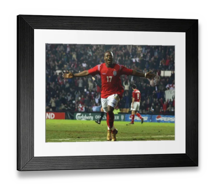 Framed Print : Leroy Lita in Action for Bristol City, England (04-05) Framed Print : Leroy Lita in Action for Bristol City, England (04-05)