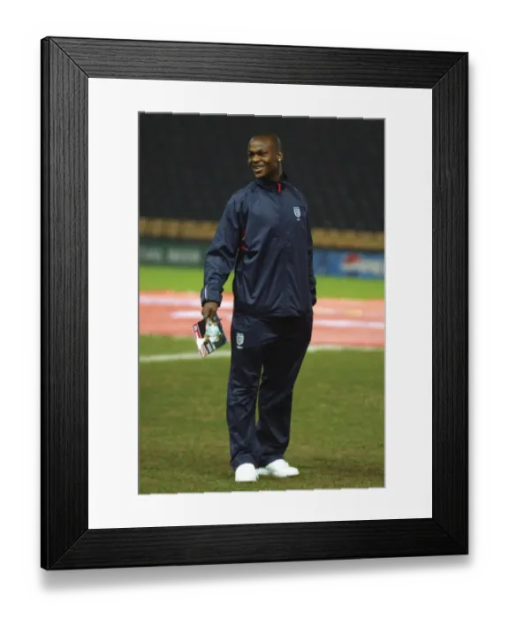 Framed Print : Leroy Lita: Thrilling Moments with Bristol City - England 04-05 (Action-Packed) Framed Print : Leroy Lita: Thrilling Moments with Bristol City - England 04-05 (Action-Packed)