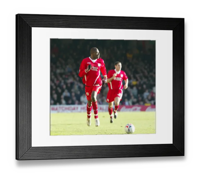 Framed Print : Bas Savage in Action for Bristol City Football Club (05-06) Framed Print : Bas Savage in Action for Bristol City Football Club (05-06)