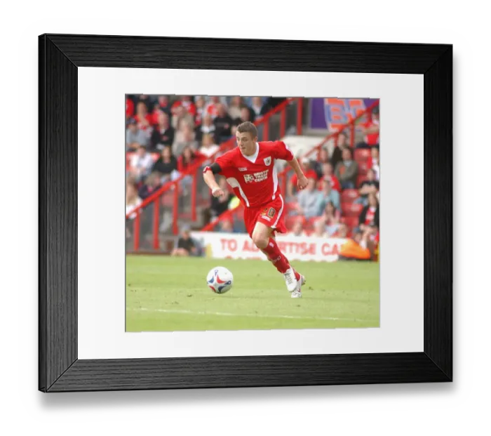 Framed Print : Scott Brown in Action for Bristol City Football Club (05-06) Framed Print : Scott Brown in Action for Bristol City Football Club (05-06)