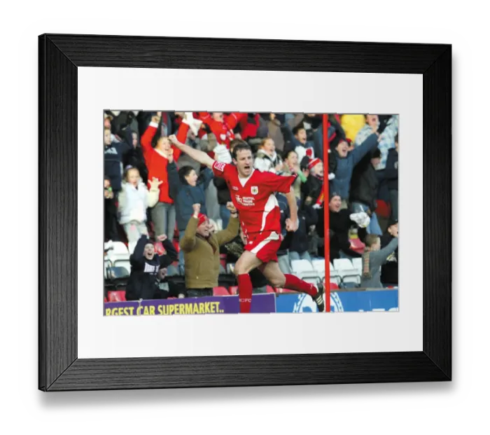 Framed Print : Louis Carey in Action for Bristol City Football Club (05-06) Framed Print : Louis Carey in Action for Bristol City Football Club (05-06)