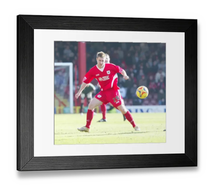Framed Print : David Noble in Action for Bristol City Football Club (05-06) Framed Print : David Noble in Action for Bristol City Football Club (05-06)