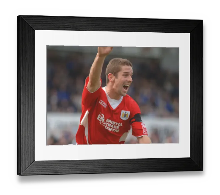 Framed Print : Action-Packed Moment: Alex Russell in Form for Bristol City (05-06) Framed Print : Action-Packed Moment: Alex Russell in Form for Bristol City (05-06)