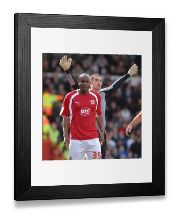 Framed Print : Bristol City vs Hull City: Dele Adebola in Action Framed Print : Bristol City vs Hull City: Dele Adebola in Action